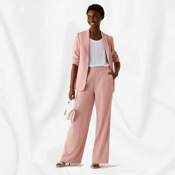 Women's Relaxed Fit Blazer in Blush Pink│Size Medium - Picture 4 of 14